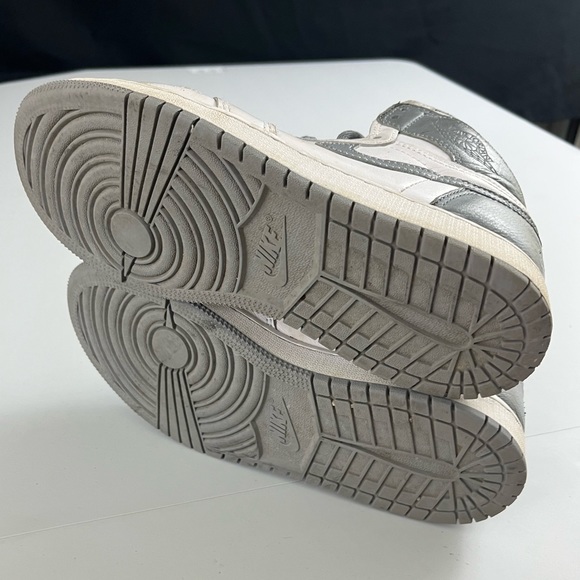 Jordan 1 retro high og shoes - Picture 6 of 9